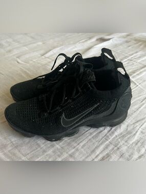 Nike Black Flyknit VaporMax Athletic Sneakers